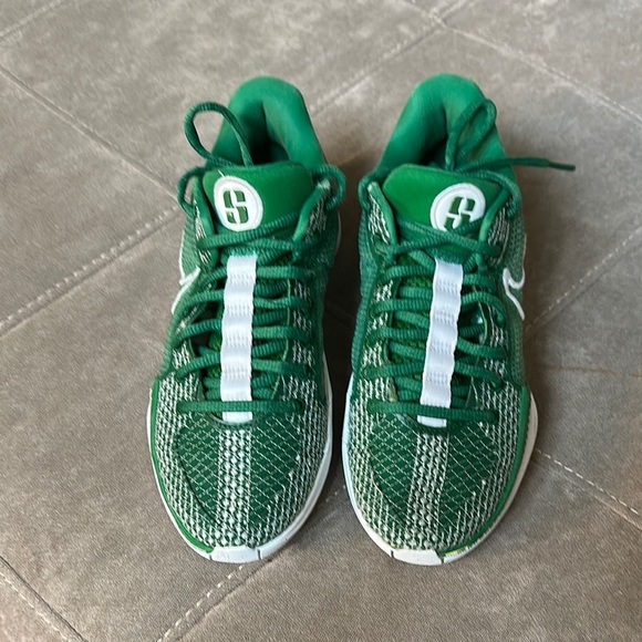 nike recct Other - Nike Men's Green Athletic Shoes